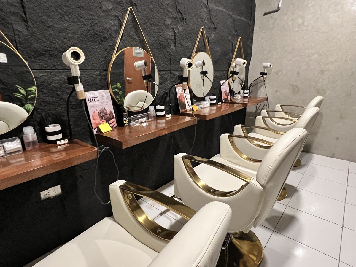 Styling row with mirrors and chairs