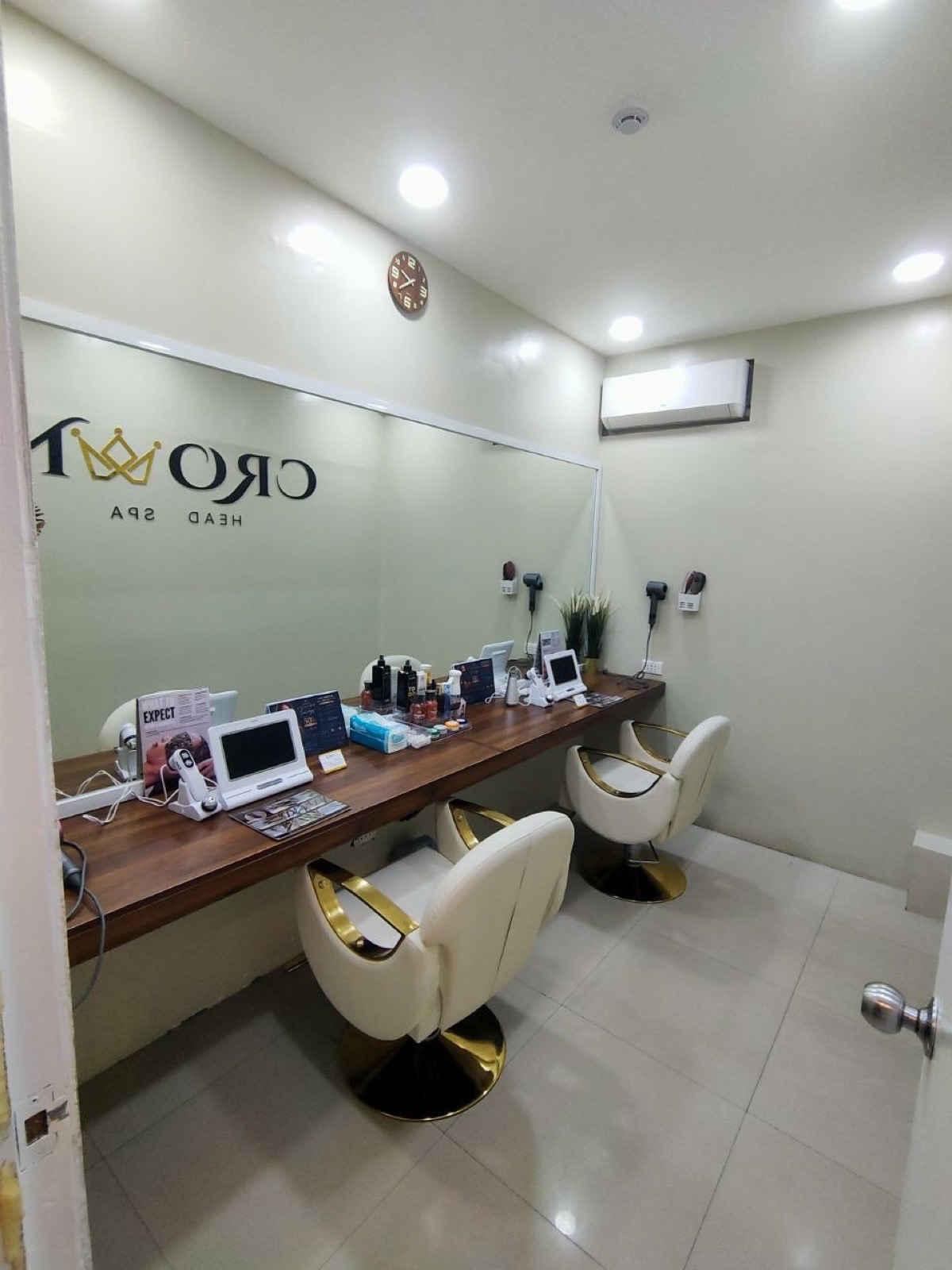 Hair styling station