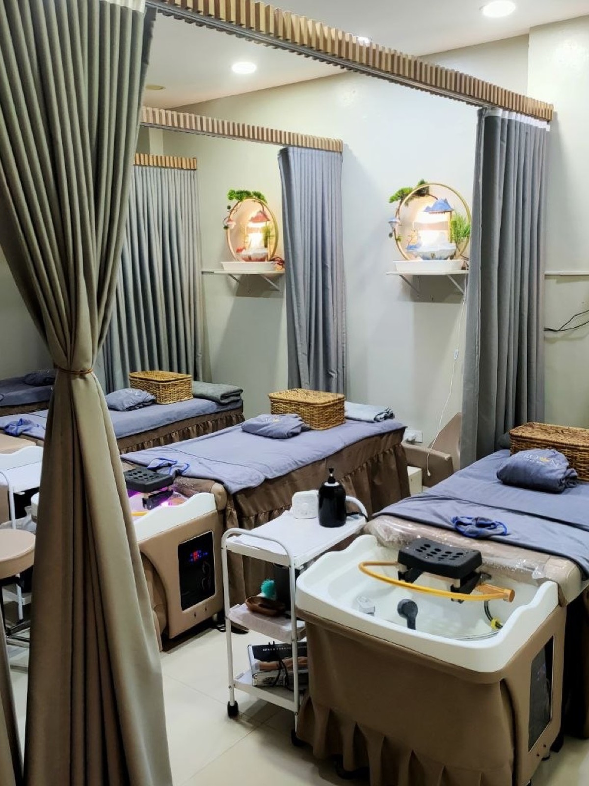 Head spa treatment room, second angle